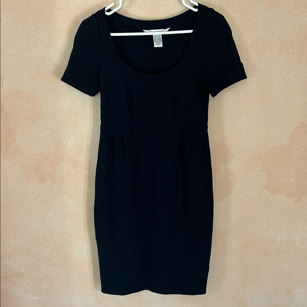Diane von Furstenberg dark blue stretch knit mini dress scoop neck size 2